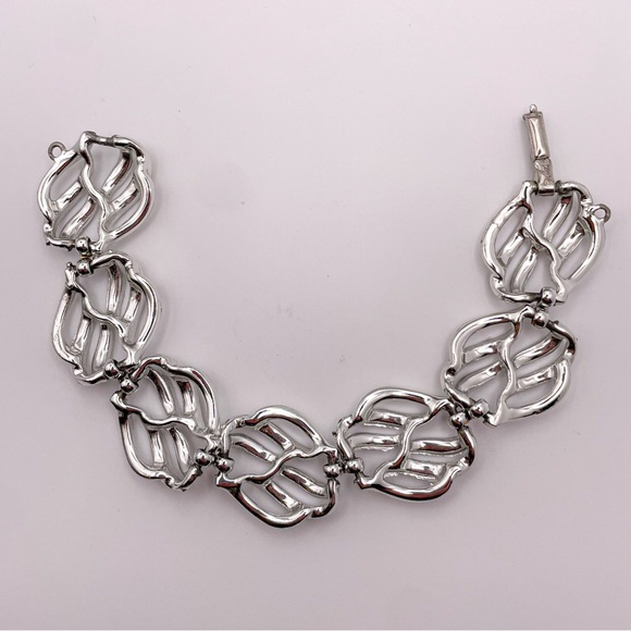 Vintage 1960’s Coro Signed Silver Tone Leaf Cutout Wide Link Bracelet - Picture 12 of 12